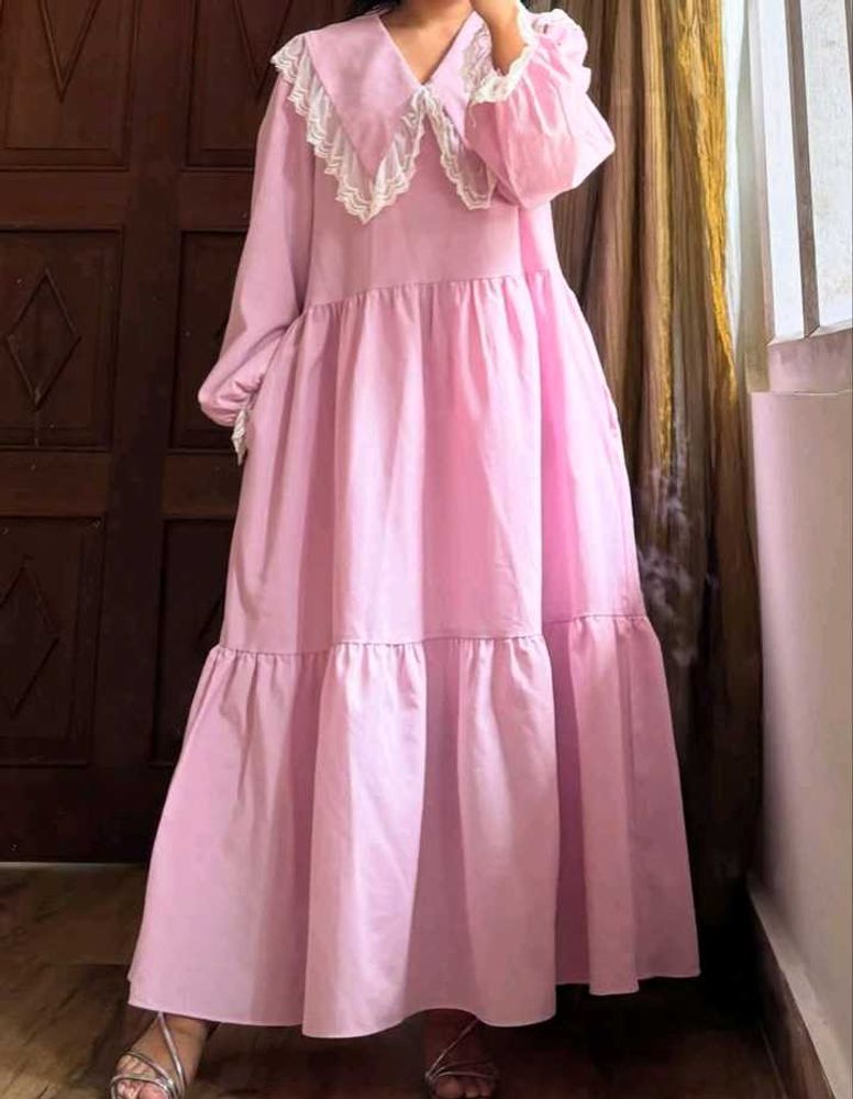 PINK TIERED DRESS WITH LACE COLLAR