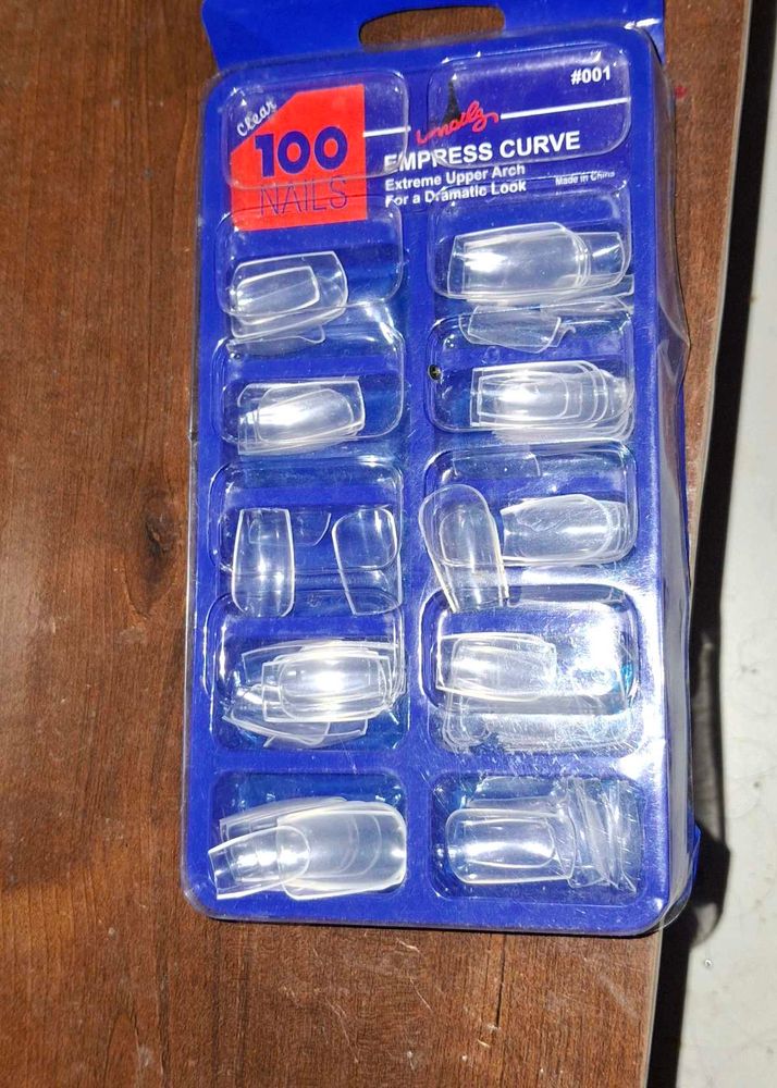 L.A. Colors Empress Curve Nails 100 Clear