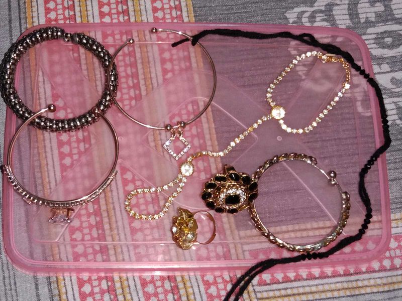 Women&#39;s Bracelets