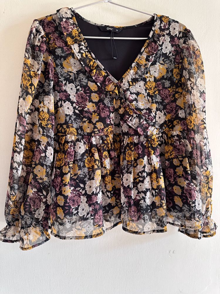 Only Deep Neck Peplum Top