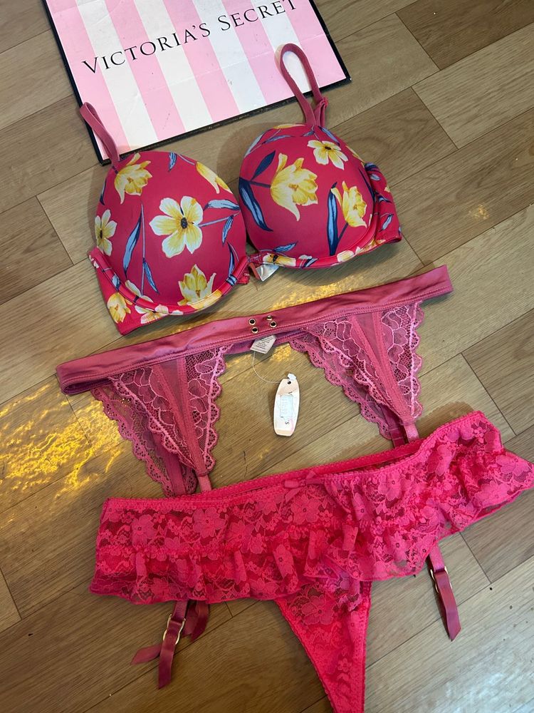 Victoria&#39;s Secret Lingerie Set