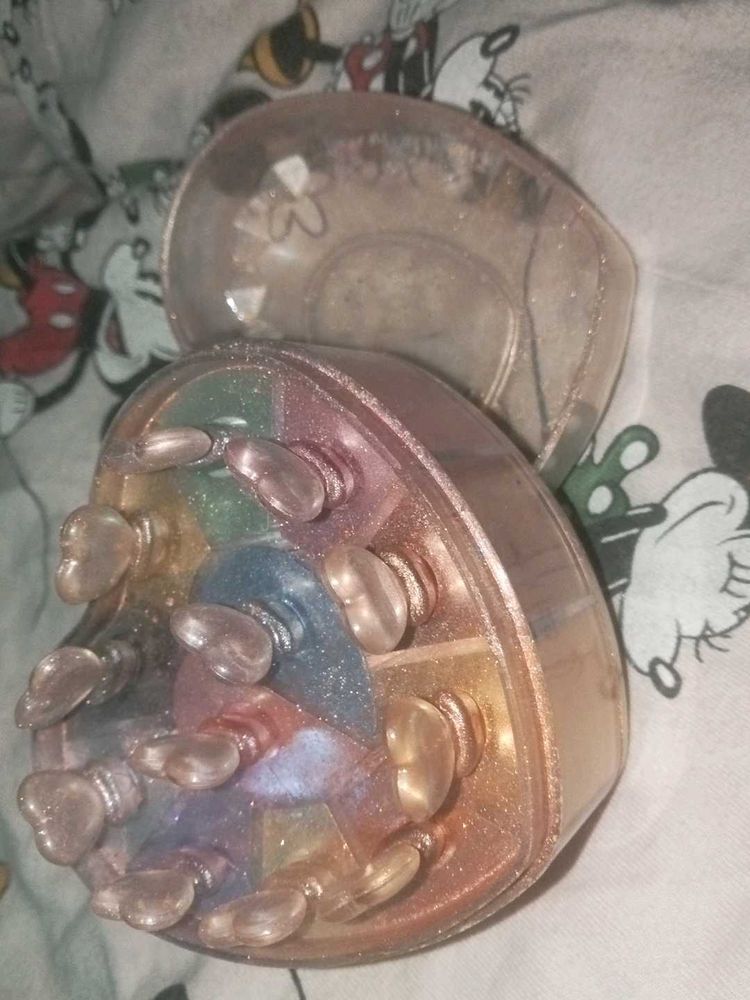 Eye Shadow Palettes with 12 amazing shades