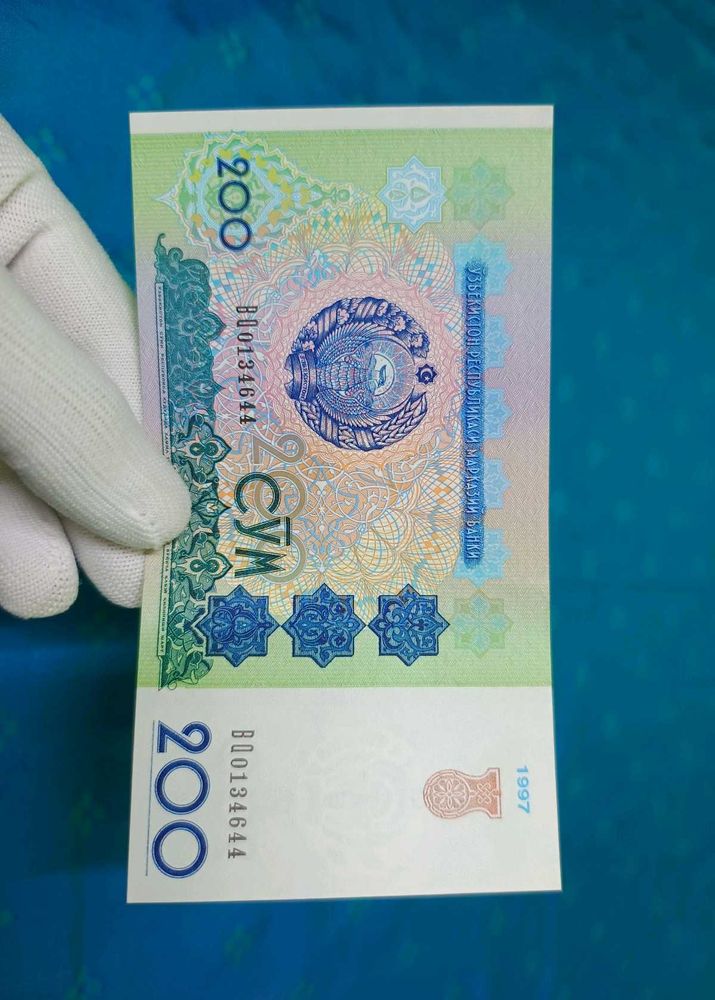 Uzbekistan 200 Som Note, UNC Condition Banknote