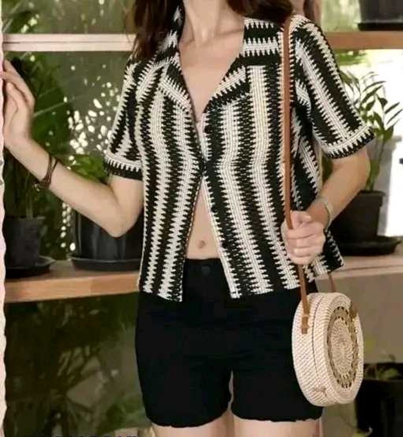 Stylish Black &amp; White Patterned Top