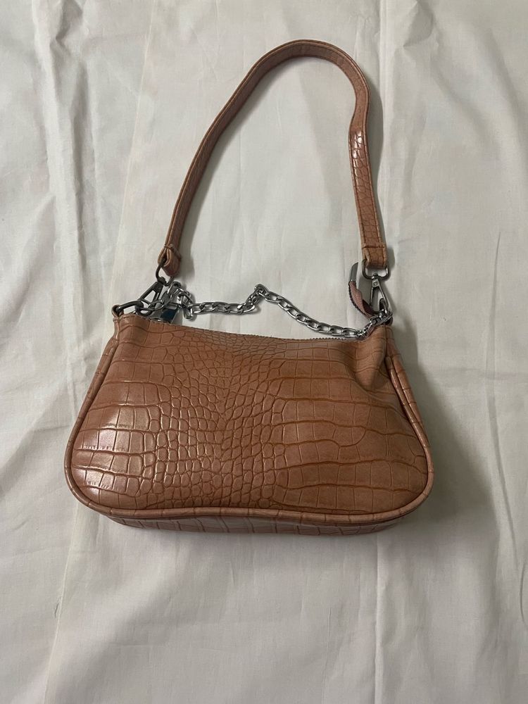 Cute Shoulder Bag With Chain Detail