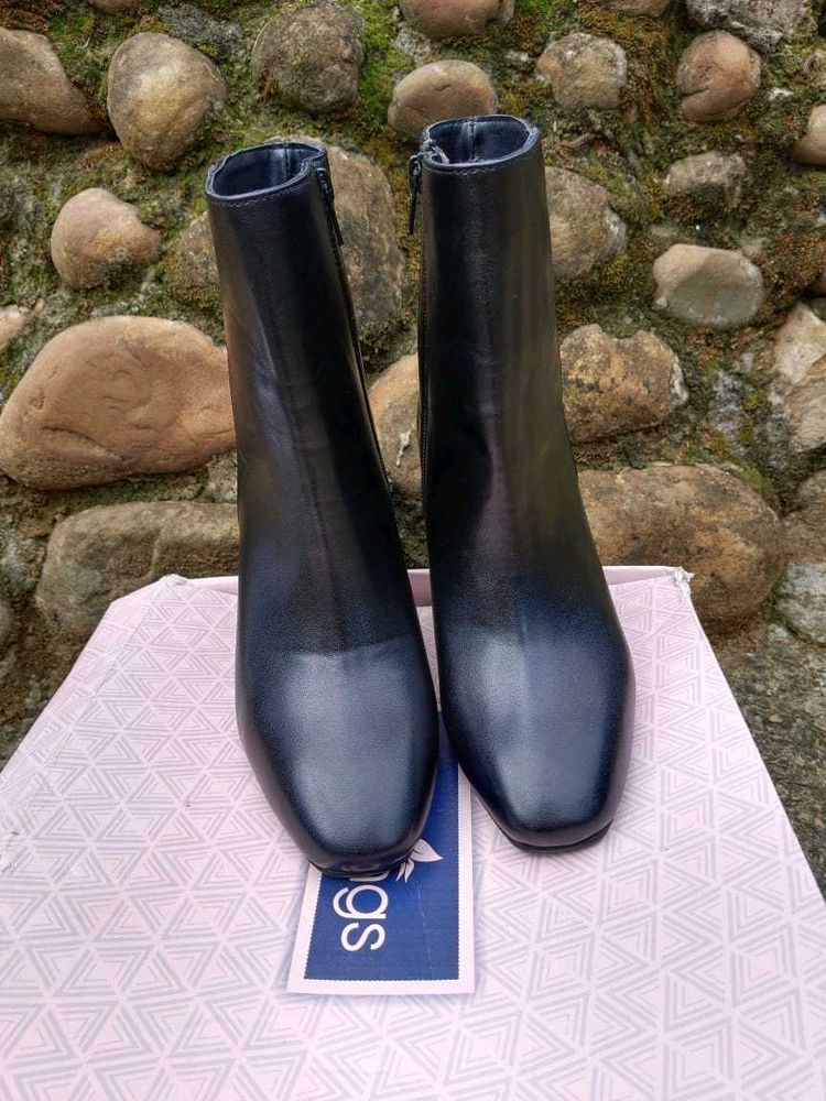 Steppings Women Boots