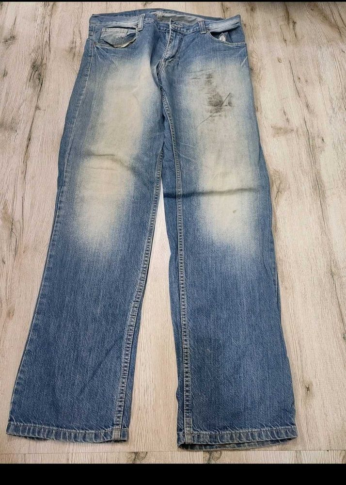 sc2479 Levi Strauss Distressed Jeans size 36
