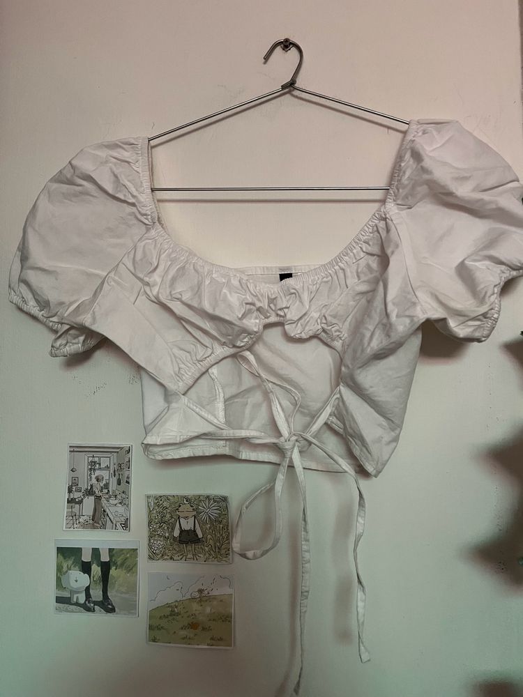 H&amp;M Divided White Crop Top