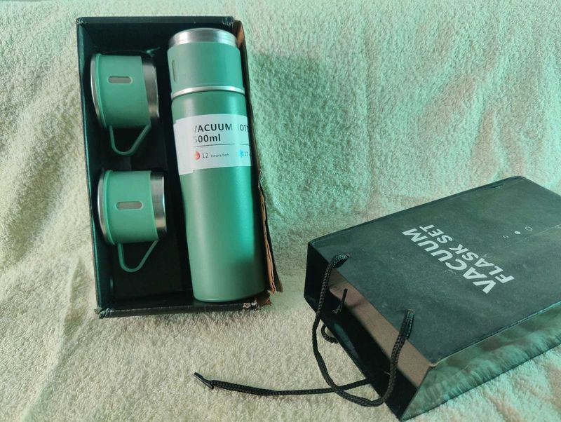 Vacuum Flask Set (3 different colours)