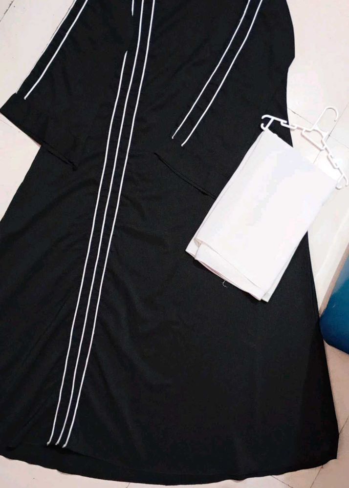 Black &amp; White Stripe Abaya