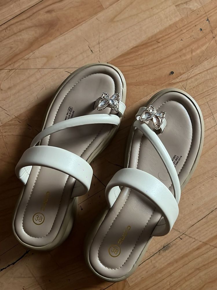 Zudio Elegant White Butterfly Sandals