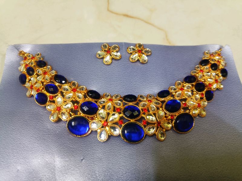 Beautiful Blue Stone Necklace With Earrings