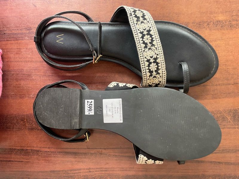 W brand flat footwear