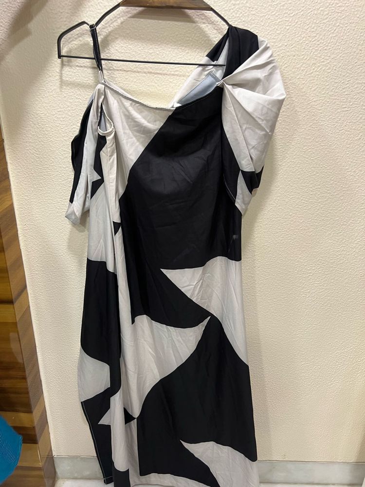 Chic Black &amp; White top