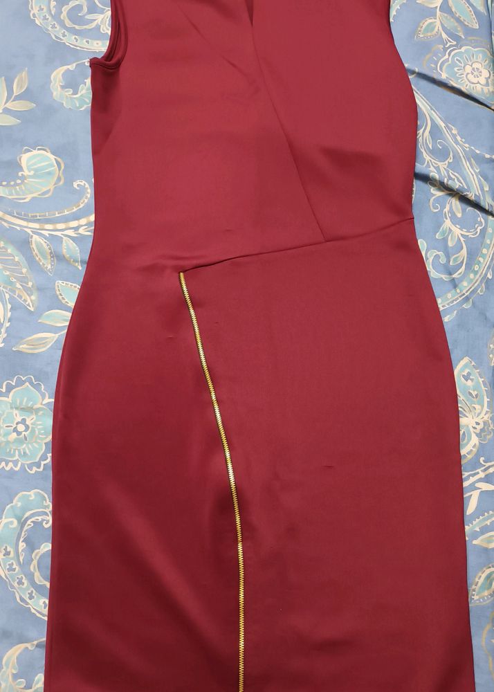 Dress With A Zipper Slit
