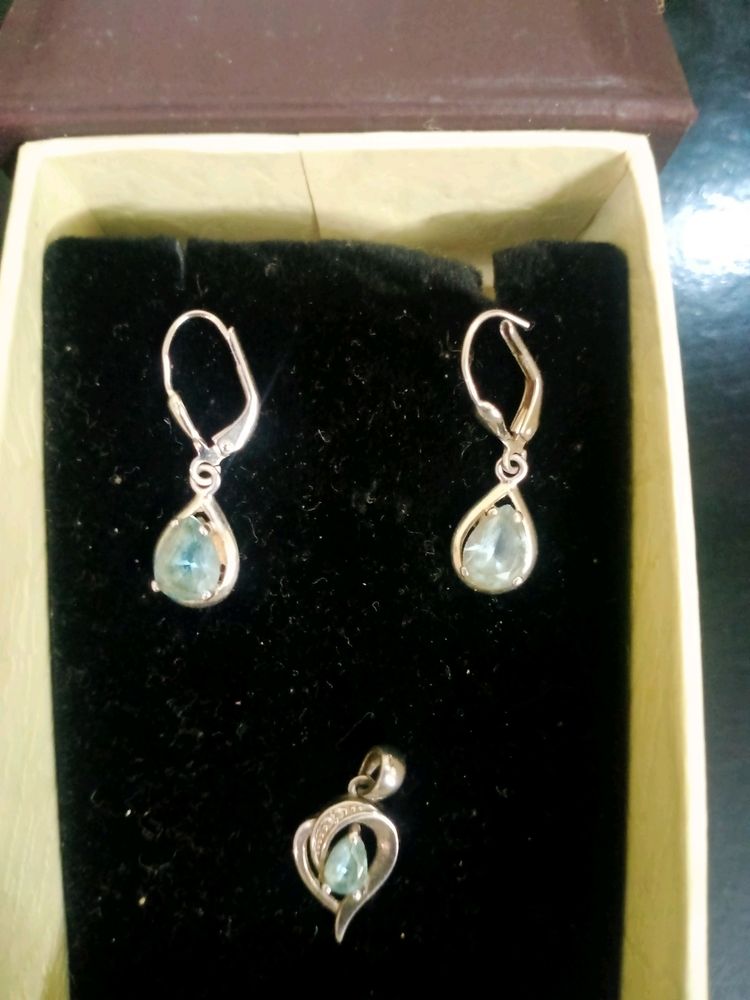 Pure Silver Hoops Style Ear Rings Wid Pendants