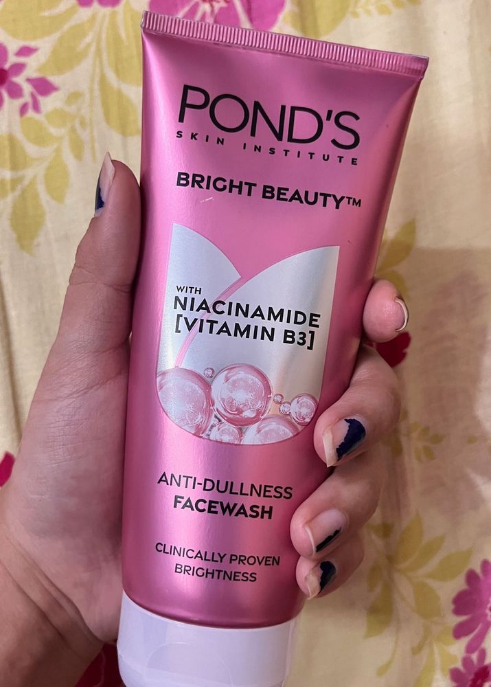 Pond&#39;s Bright Beauty Face Wash