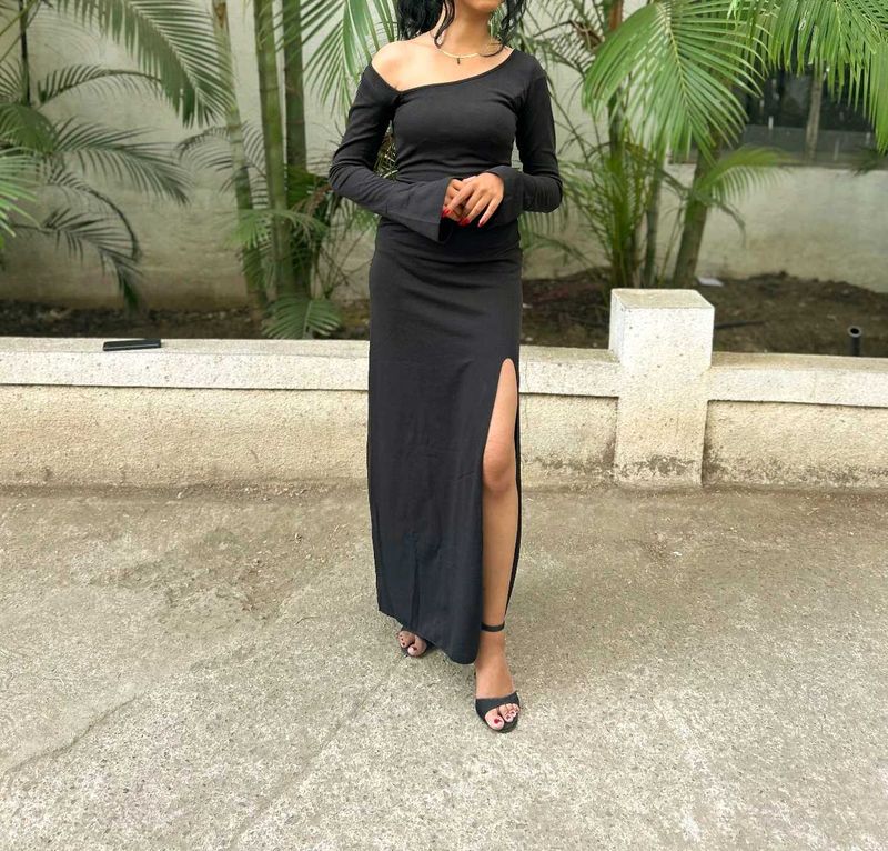 Bodycon Black Dress With Slit
