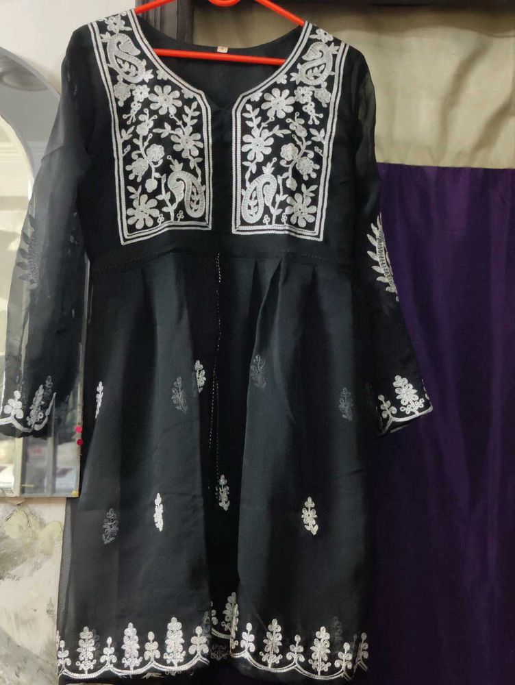 Black Embroidered Kurta