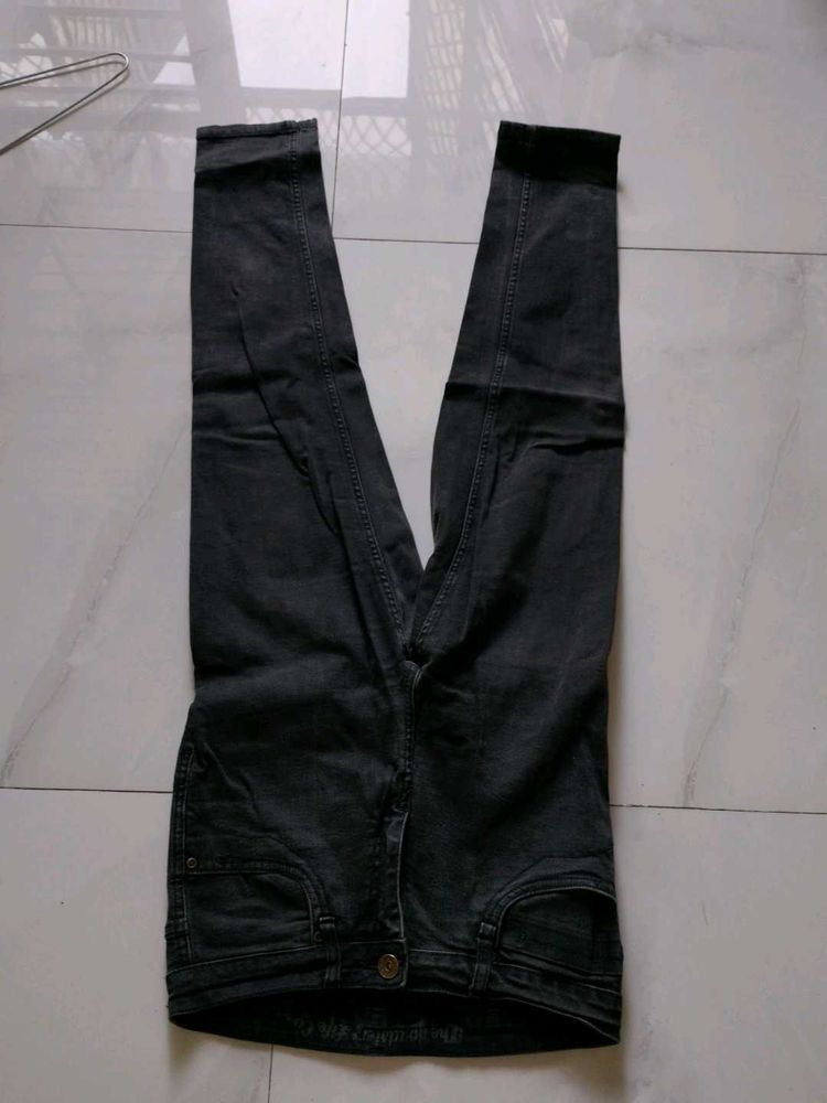 Stylish Dark Wash Skinny Jeans