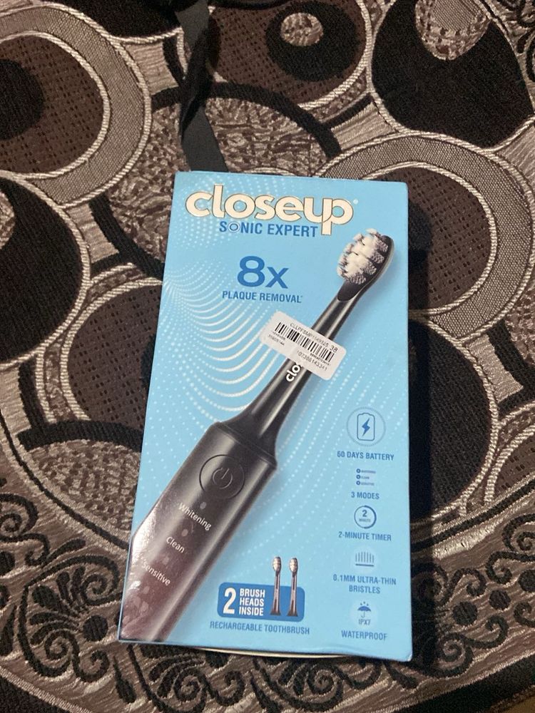 Closeup Sonic Expert Toothbrush