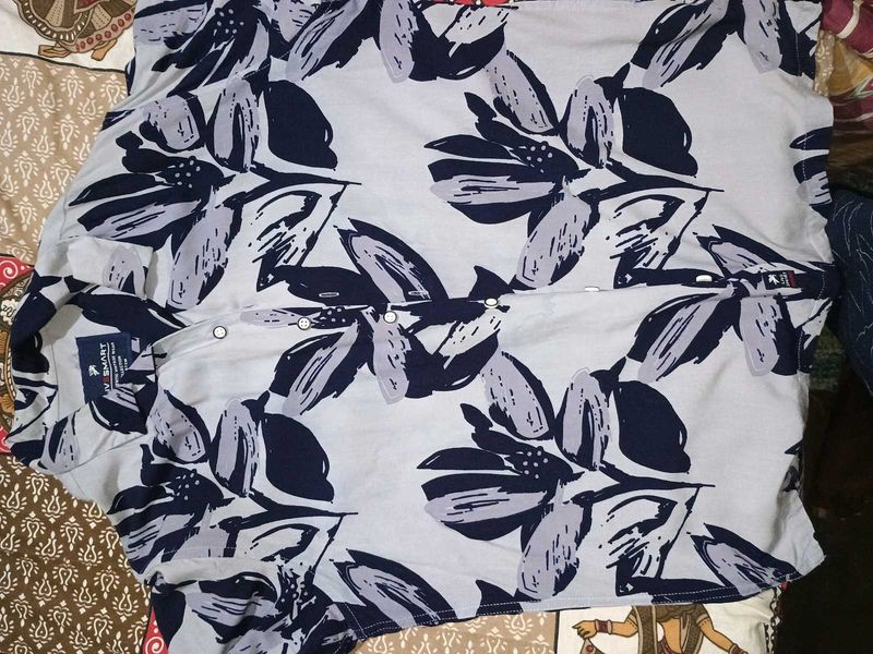 Floral Print T-Shirt (Size: S)
