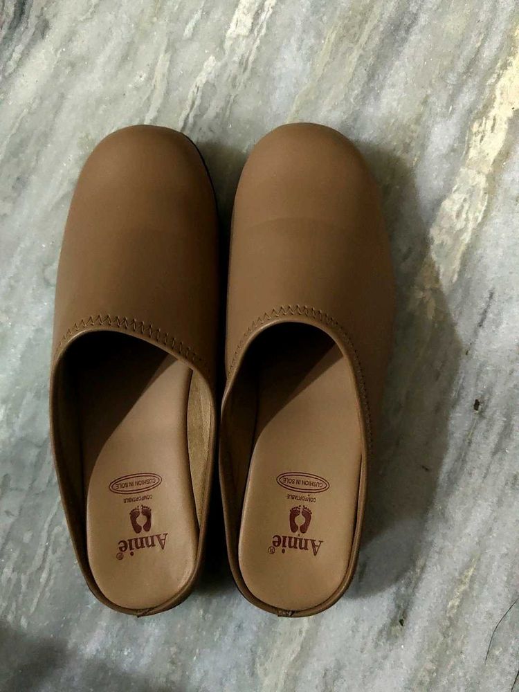 Annie Clogs - Comfortable Slides