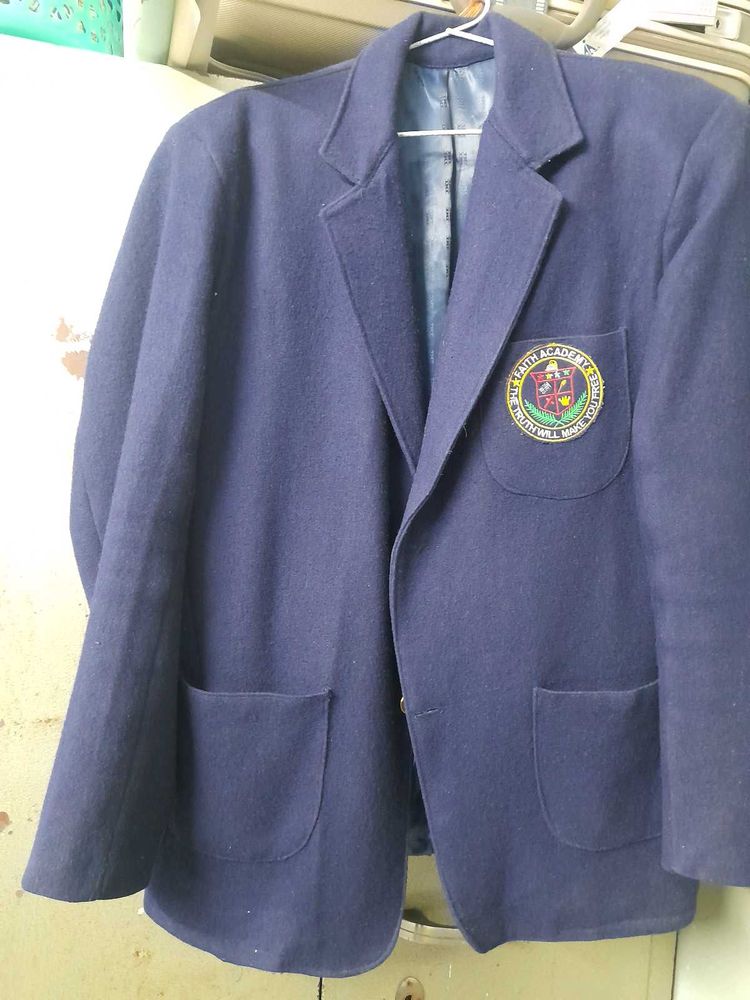 15 Yrs Old Boy School Coat And Sweater