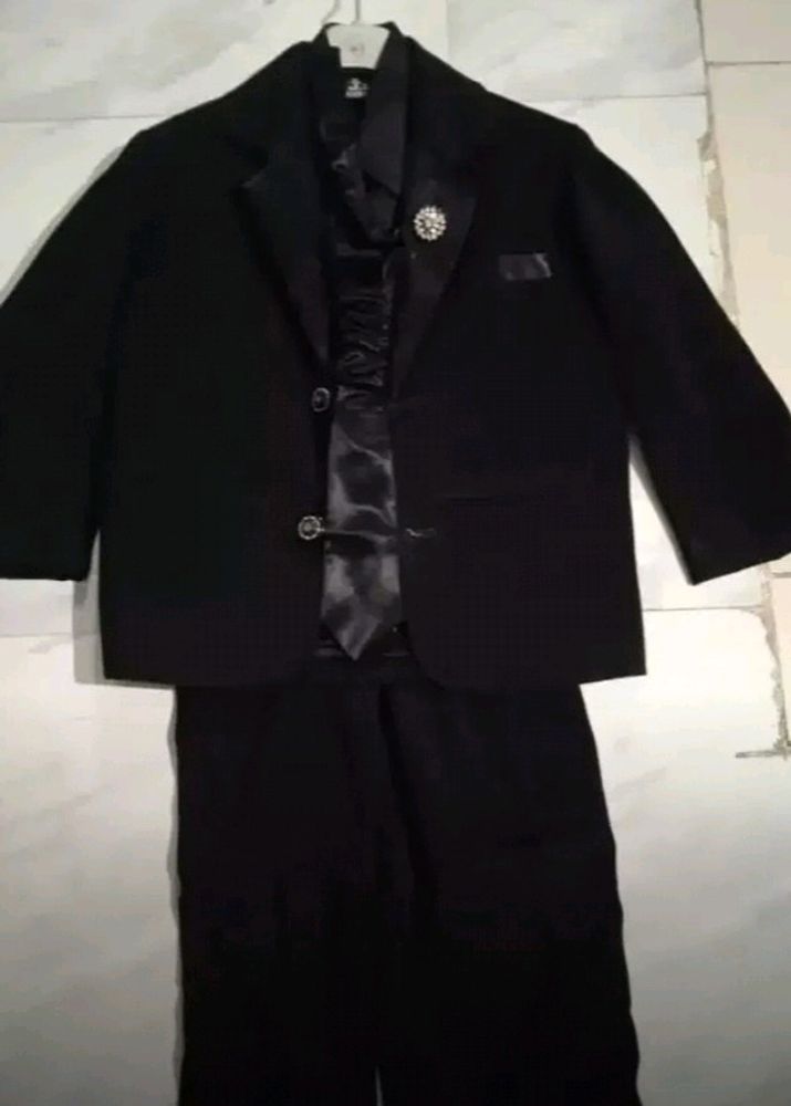 Complete Suit for Kids , Age Around 4-7 Years