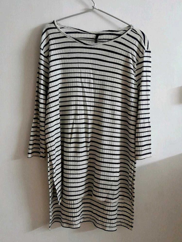 High Low Hem B&amp;W Top