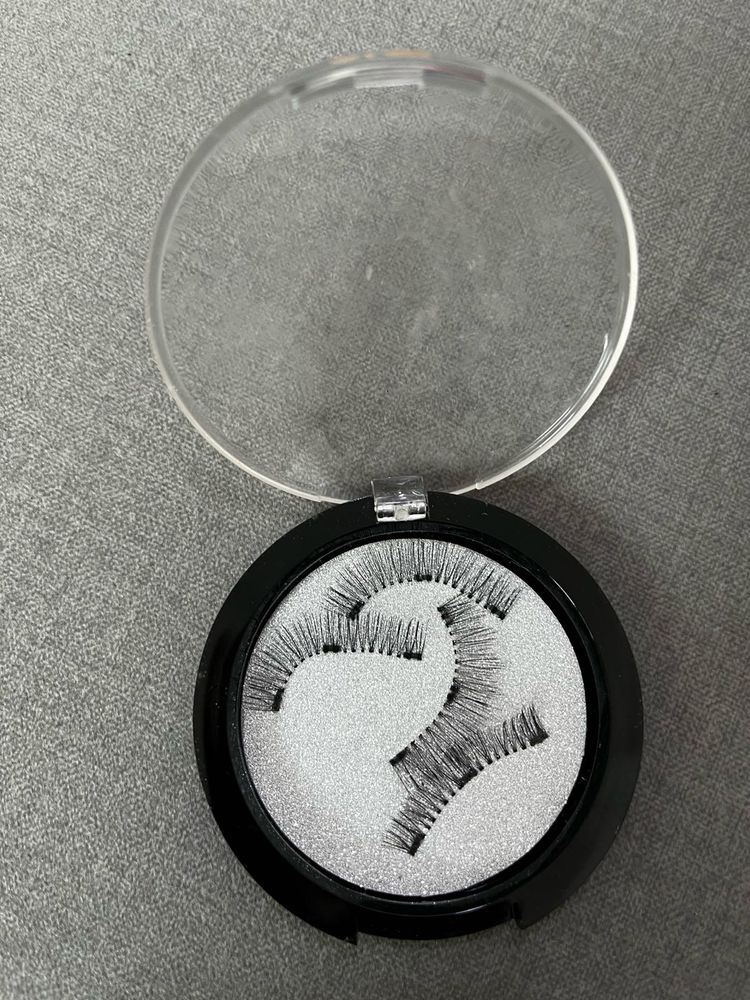 Two sets of unused magnetic eyelashes