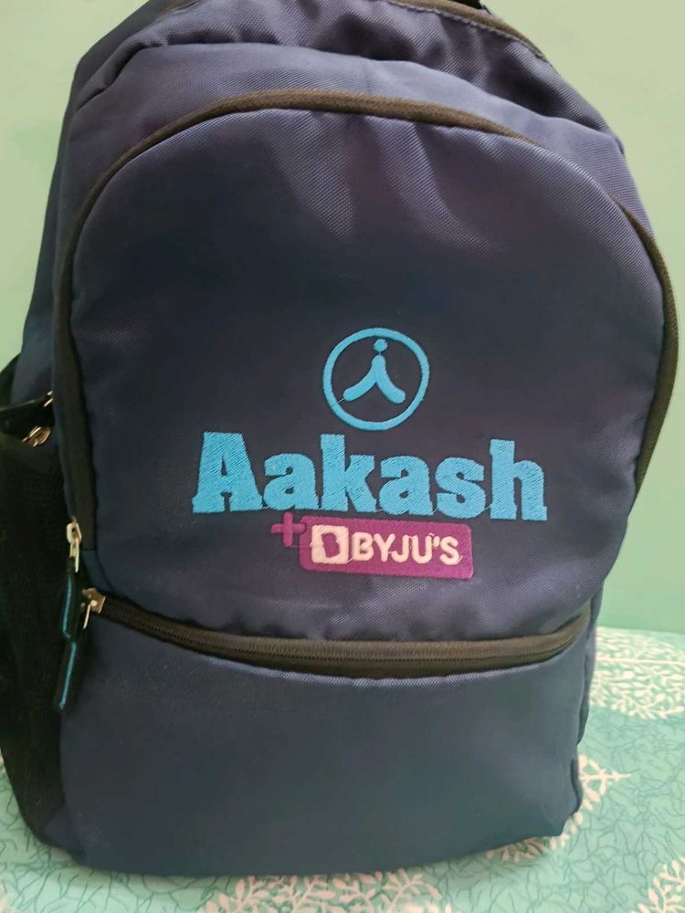 Aakash Institute Bag For Neet Dropper