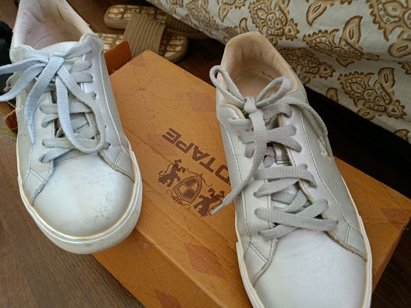 Red Tape Women Sneakers
