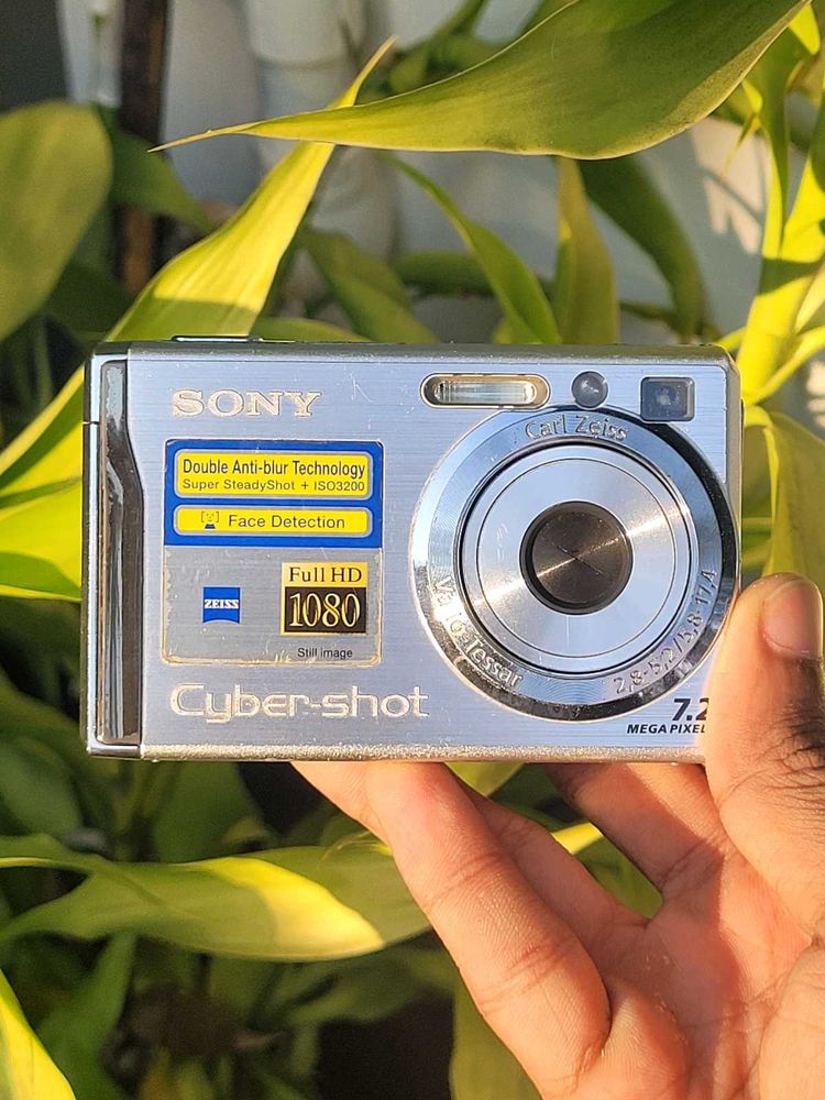 SONY Cybershot DSC-W80 Digital Camera