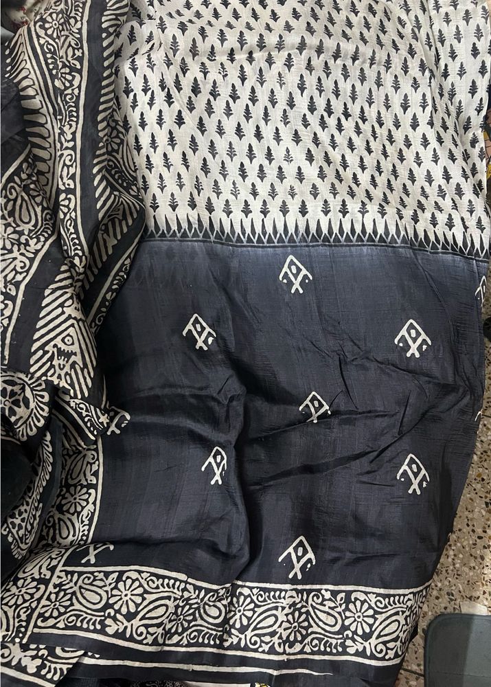 Elegant Black &amp; White used Pure Silk Saree