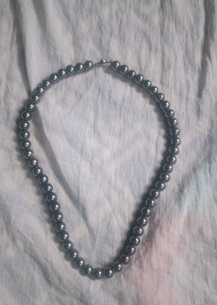 Women&#39;s Black Pearls Neckpiece