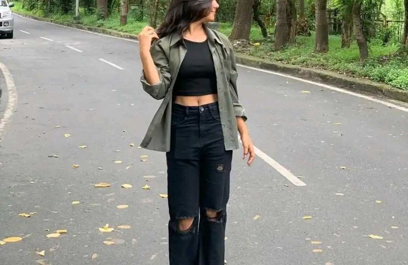 SAVANA Ripped Black Jeans