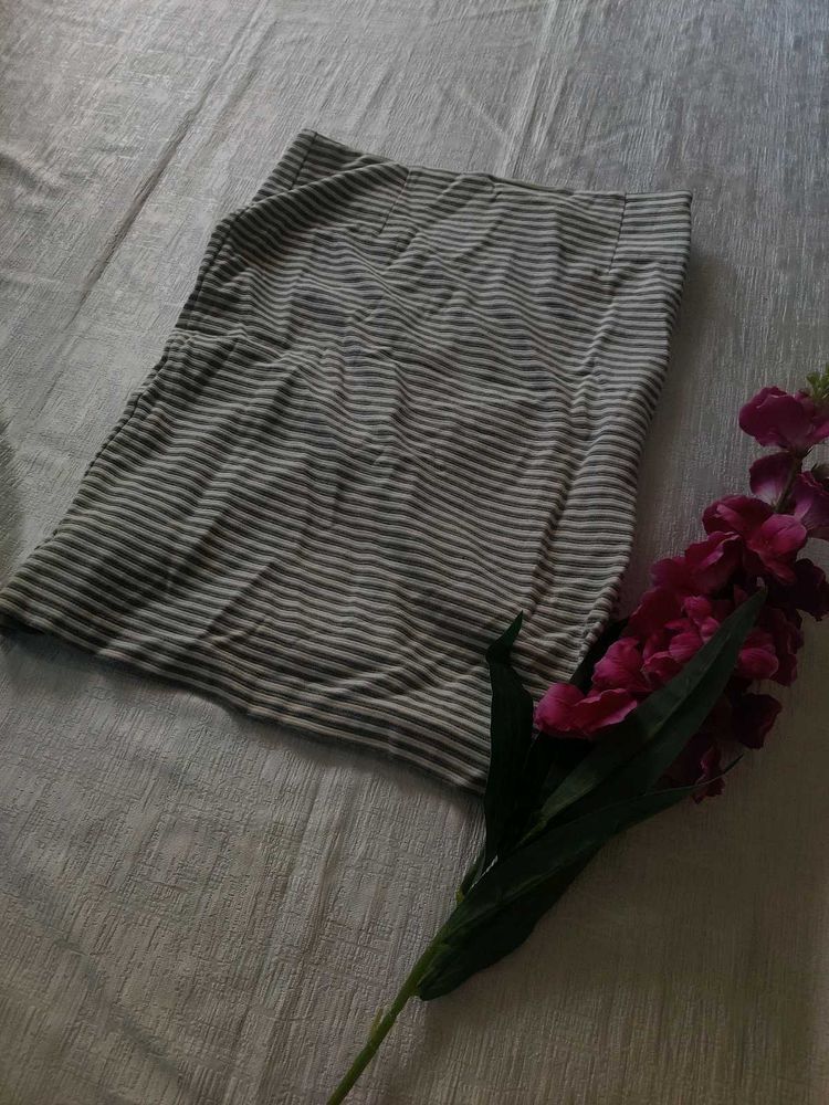 B&amp;W Pencil Skirt