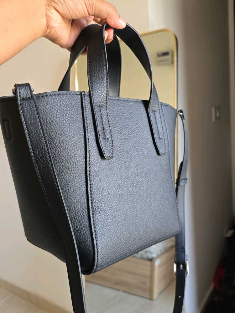 Chic Black Handbag