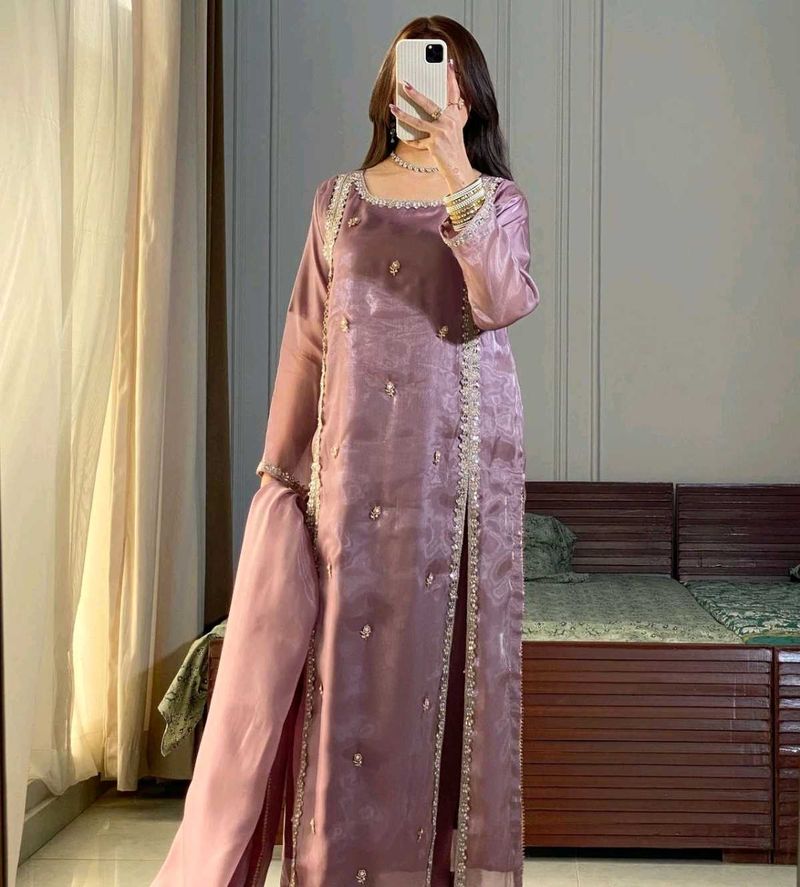 Beautiful Pakistani Suit🦢✨