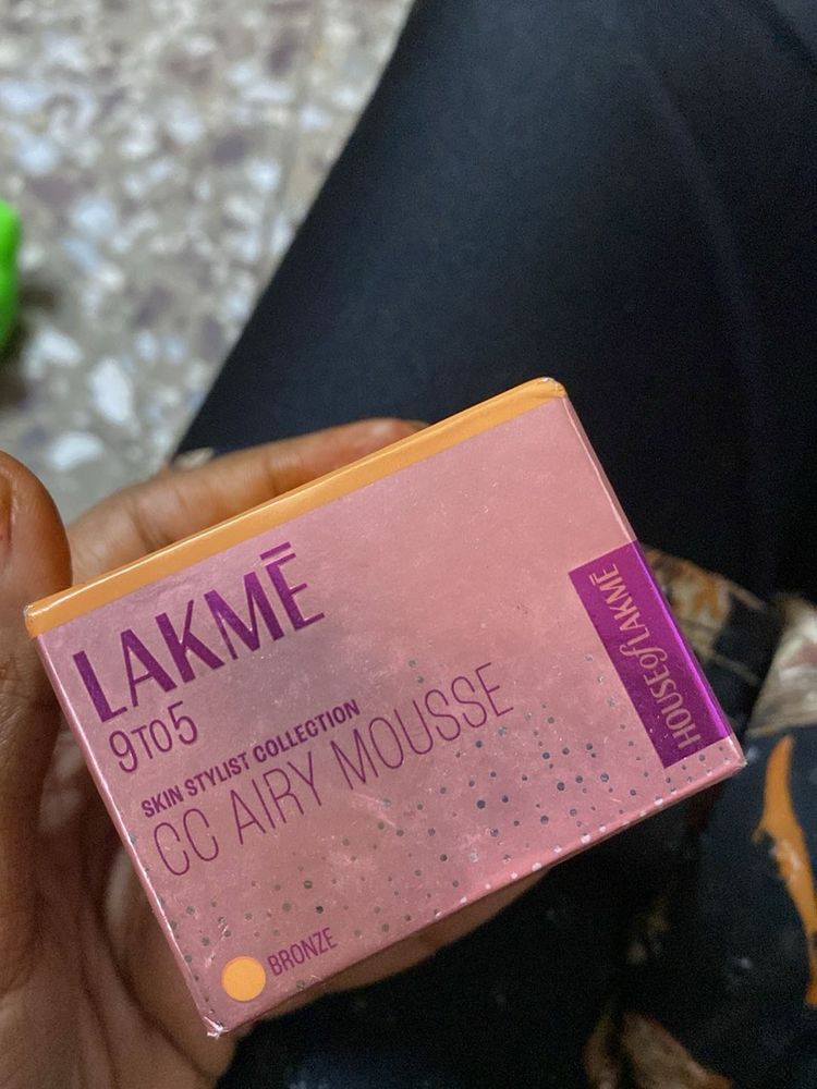 Lakme 9to5 CC Airy Mousse