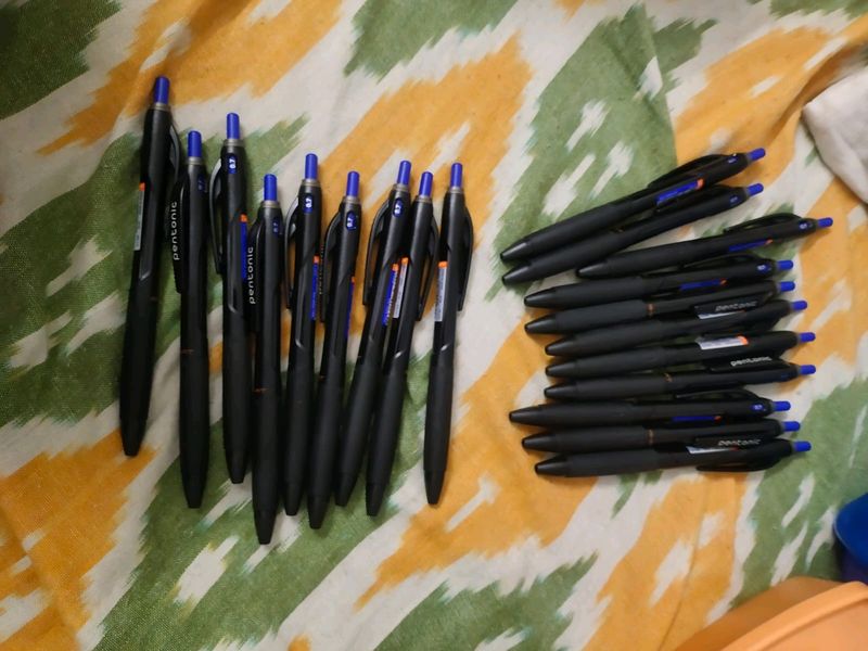 5 Pentonic Blue Pens