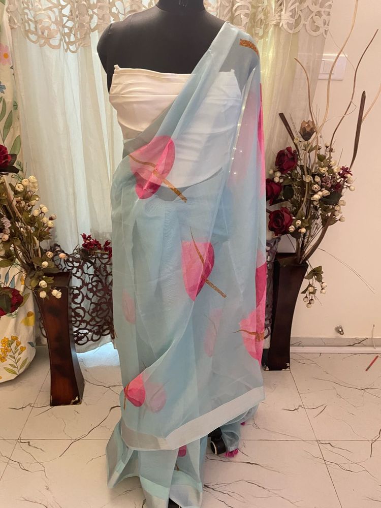 Elegant Floral Saree(blouse not included)