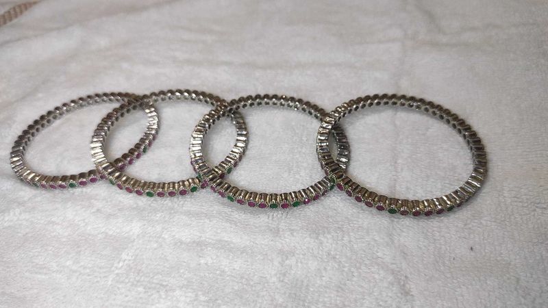4 Side Bangales For Women Totally New.