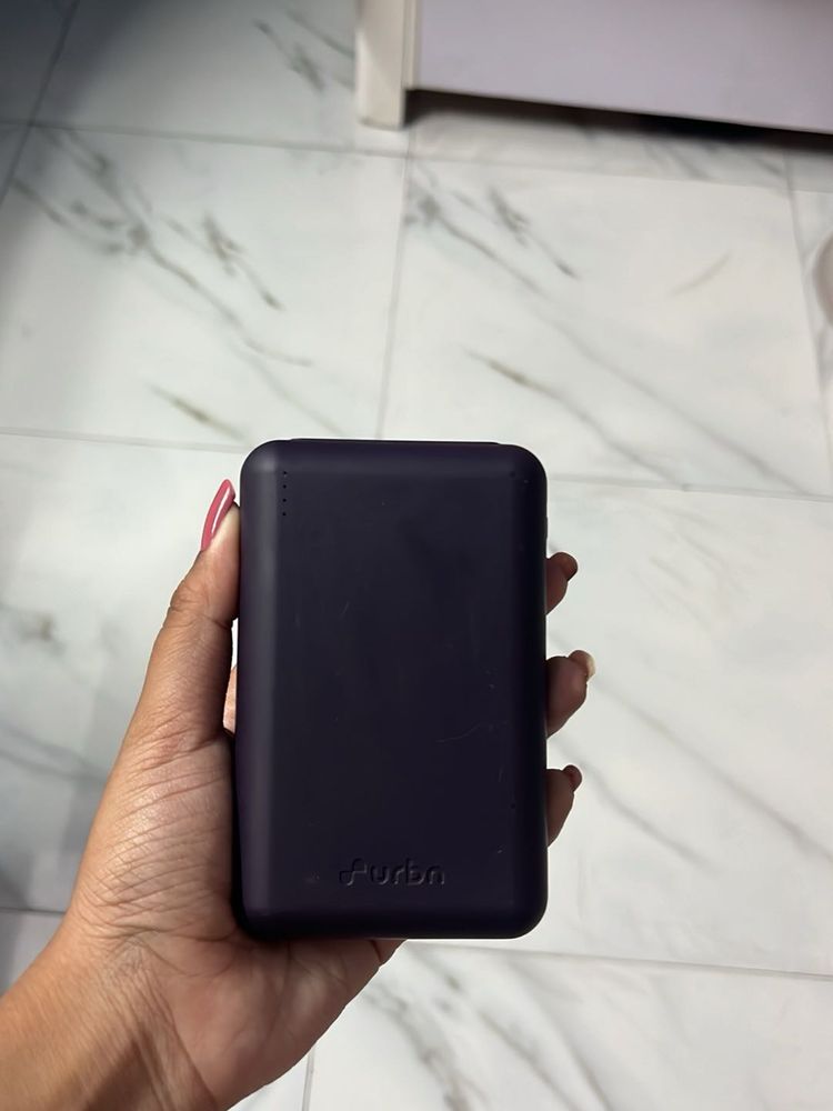URBN (in warranty)power bank 20,000mah bated