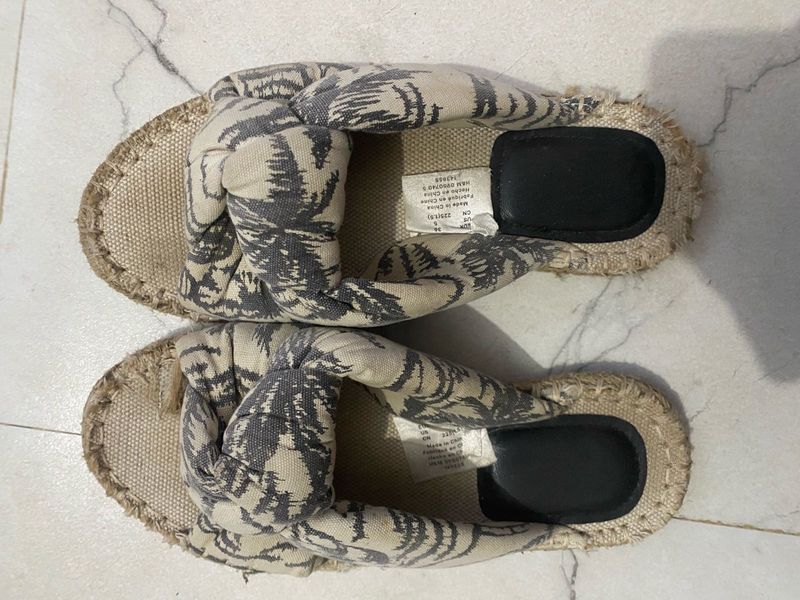 H&amp;M Divided Flat