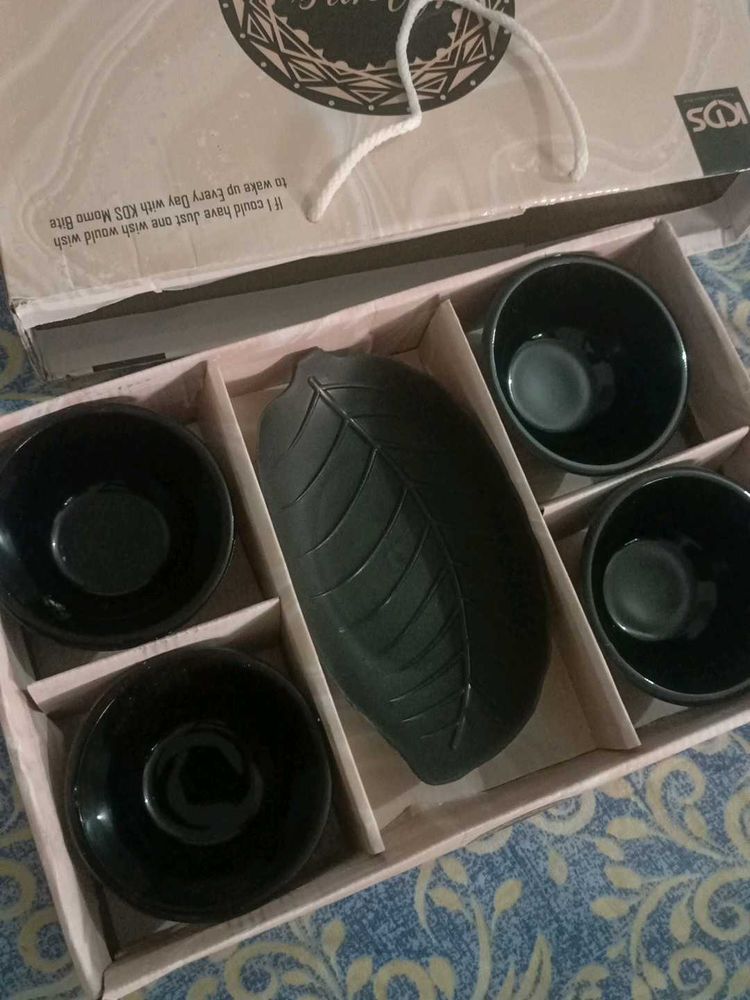 Beautiful Lavish Black Bowl Set