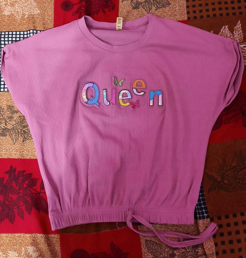 Queen Graphic Tee - Cute &amp; Comfy