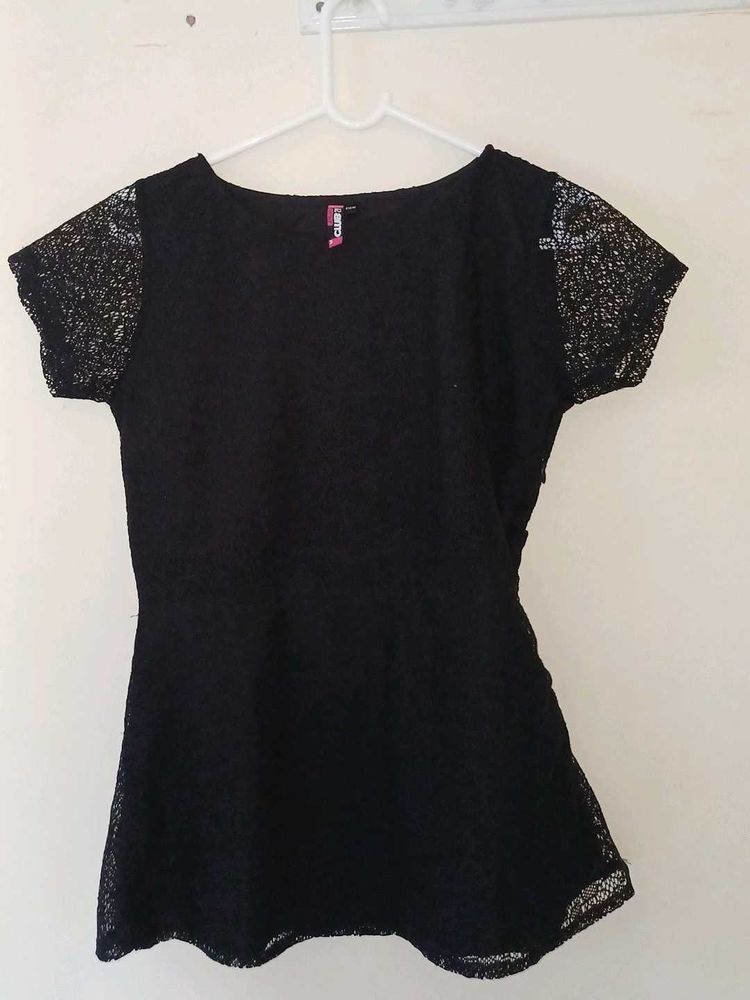 WOMEN TOP