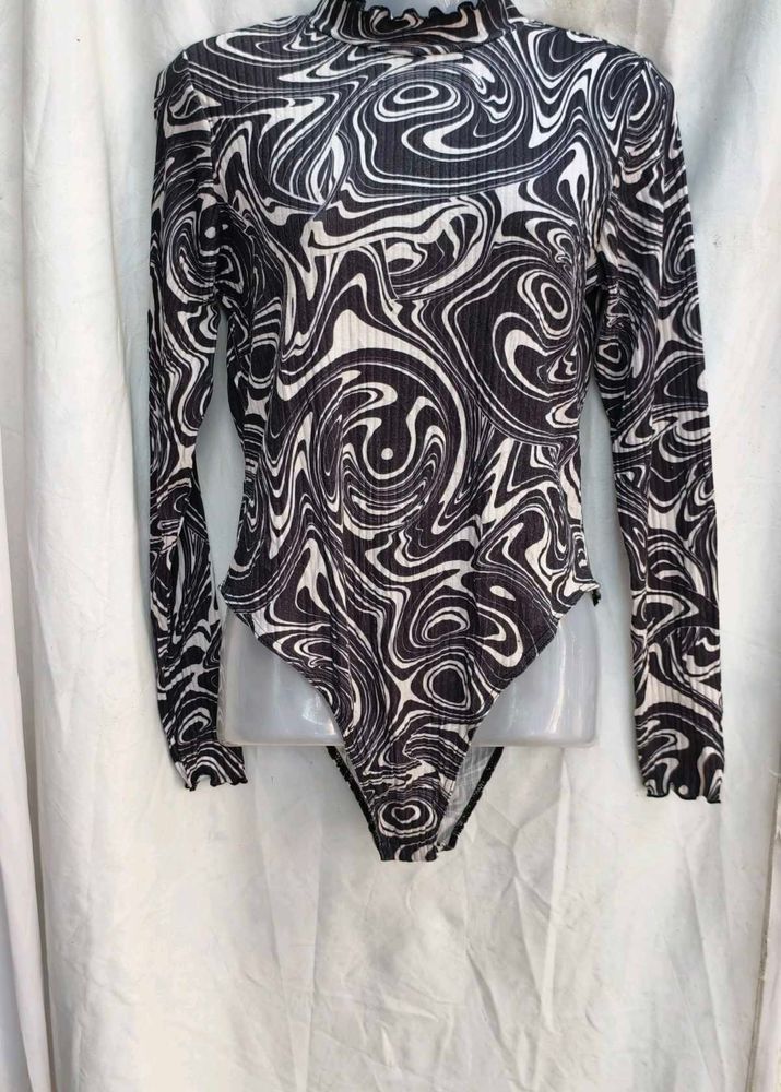 141511. Swirl Print Long Sleeve Bodysuit